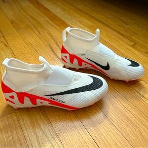 Nike Jr. Zoom Mercurial Vapor 15 Academy MG
Multi-Ground Soccer Cleats 4Y